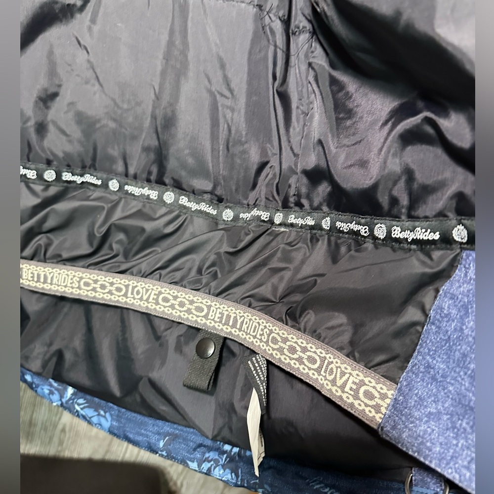 Betty Rides Snow Jacket Sz L - Picture 8 of 10